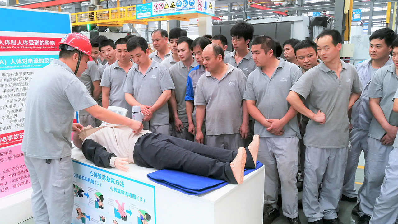 建立安全实训基地，集安全体验、展示、教育于一体。