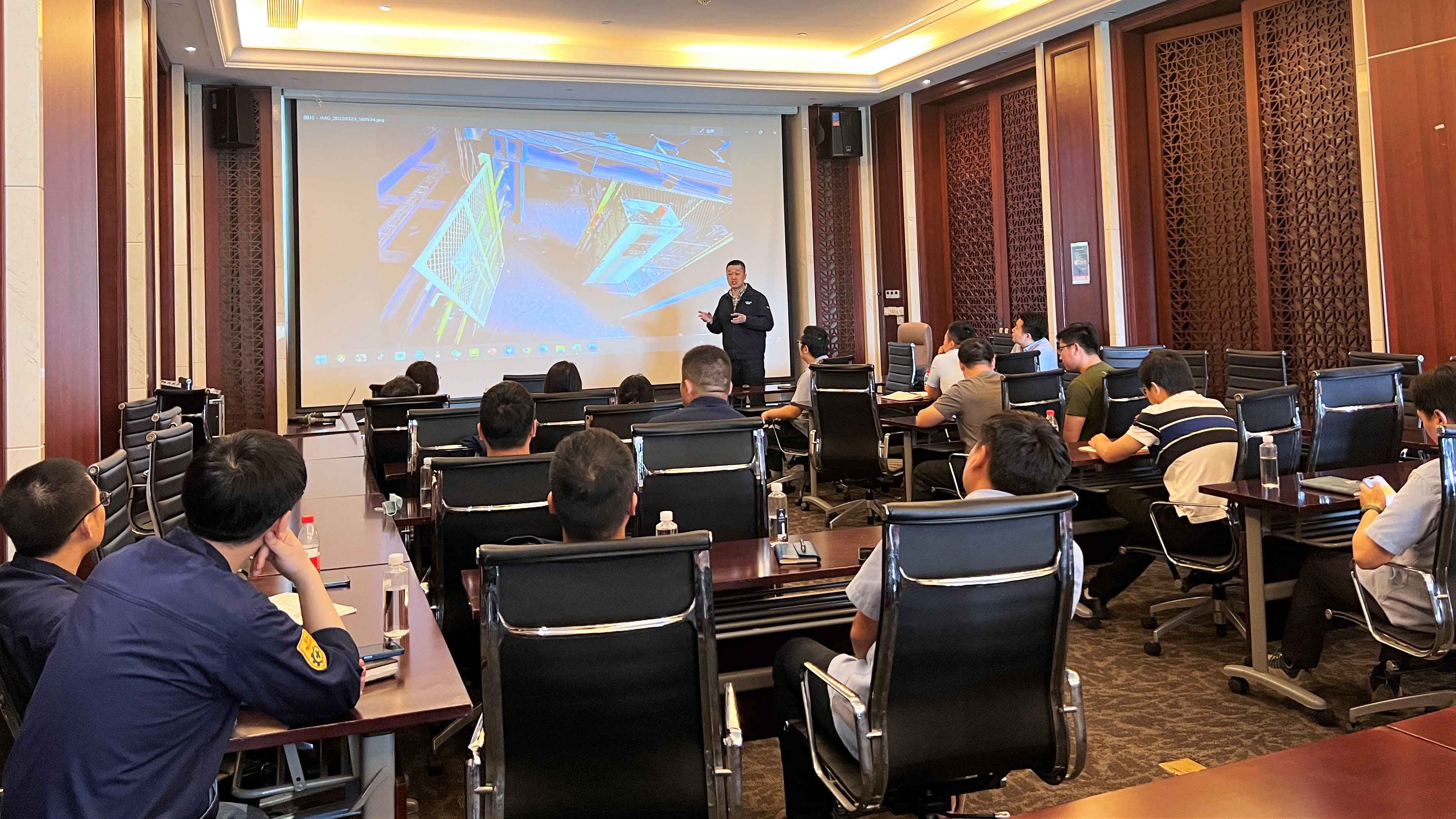 定期举行事故案例分享，强化安全团队业务能力。